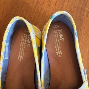 TOMS Ladies Lemon Flats 8.5